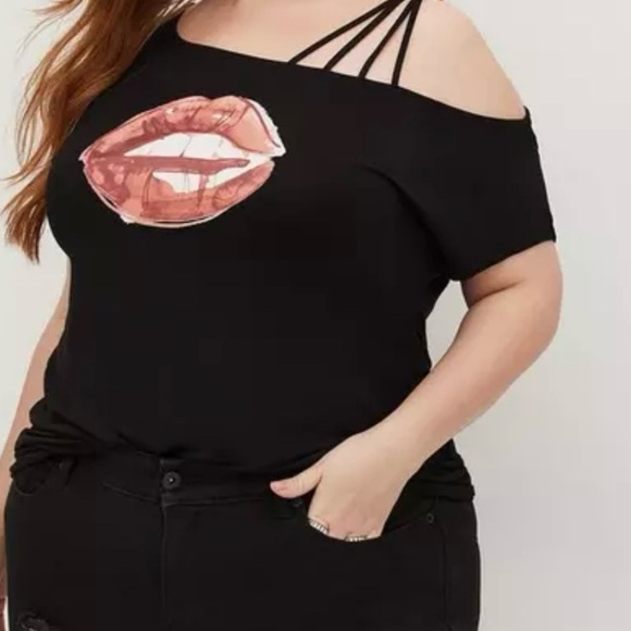 Torrid NWT Graphic Classic Fit Super Soft Off Shoulder Strappy Tee Size 1 - Picture 2 of 12